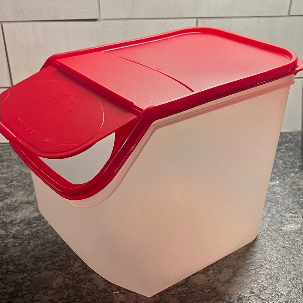 Tupperware Potato Onion Red Lid with Clear Base Container. Like New!